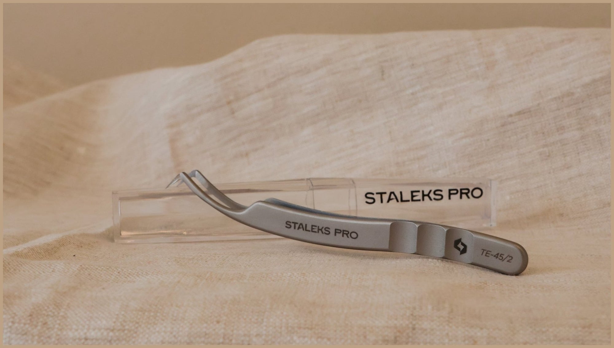 STALEKS EXPERT 45/2 – PINCET 1:1 MED FIBER TIP - Lash School DK ApS