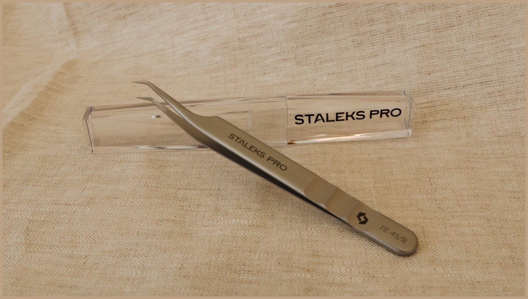 STALEKS EXPERT 45/8 – PINCET MED FIBER TIP - Lash School DK ApS