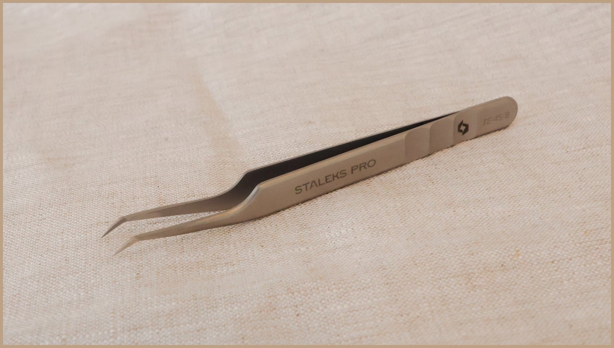 STALEKS EXPERT 45/8 – PINCET MED FIBER TIP - Lash School DK ApS